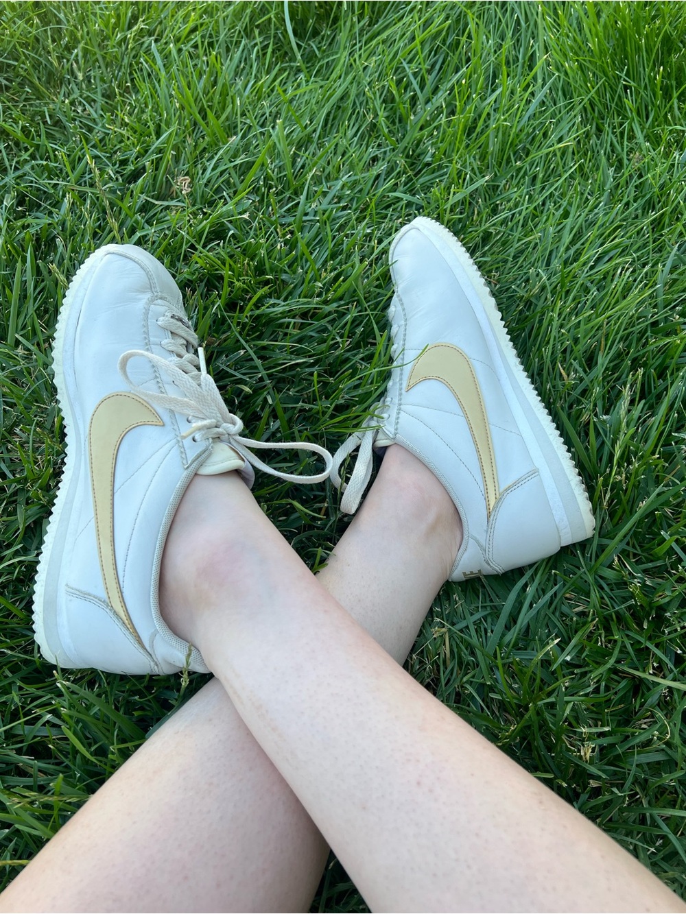 Nike Cortez white vintage style trainers 👟 💛